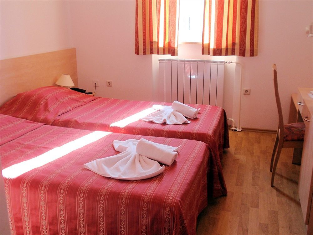 Hotel Emaus Novigrad Istria Extérieur photo